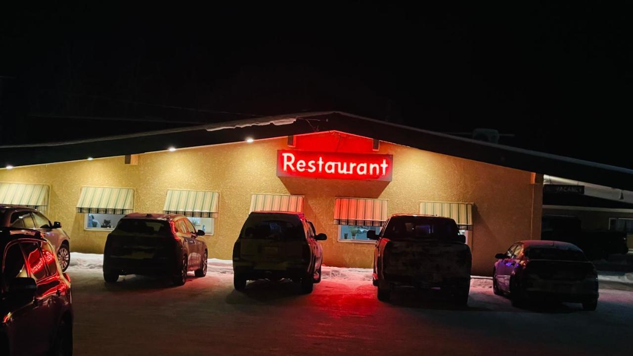 Swan River Timberland Inn & Restaurant מראה חיצוני תמונה